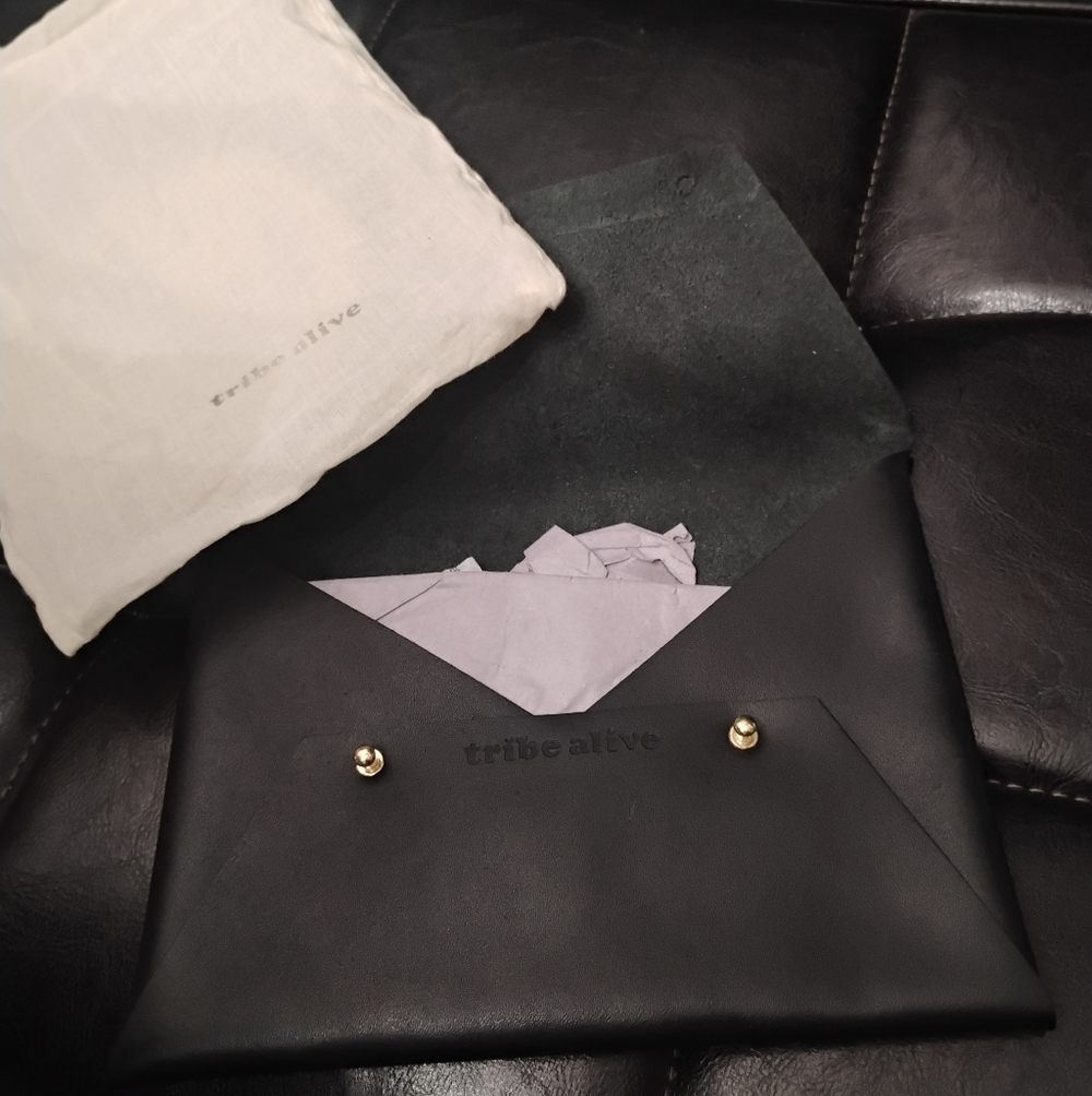 Tribe Alive Black Envelope Clutch Vegan Leather NEW - Picture 5 of 10